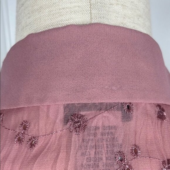 Allison Taylor Mauve Ruffled Crinkle Blouse with Eyelet and Lace Detail - Large - Picture 12 of 15